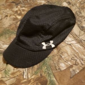WOMEN UNDER ARMOUR HAT